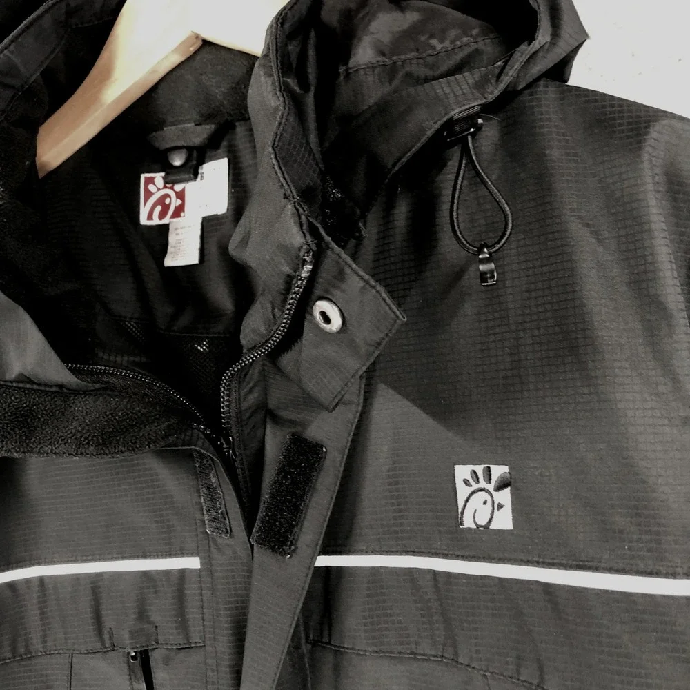Chick-fil-A Oobe Mens Medium Black Ripstop Hooded Rain Jacket Reflective Uniform